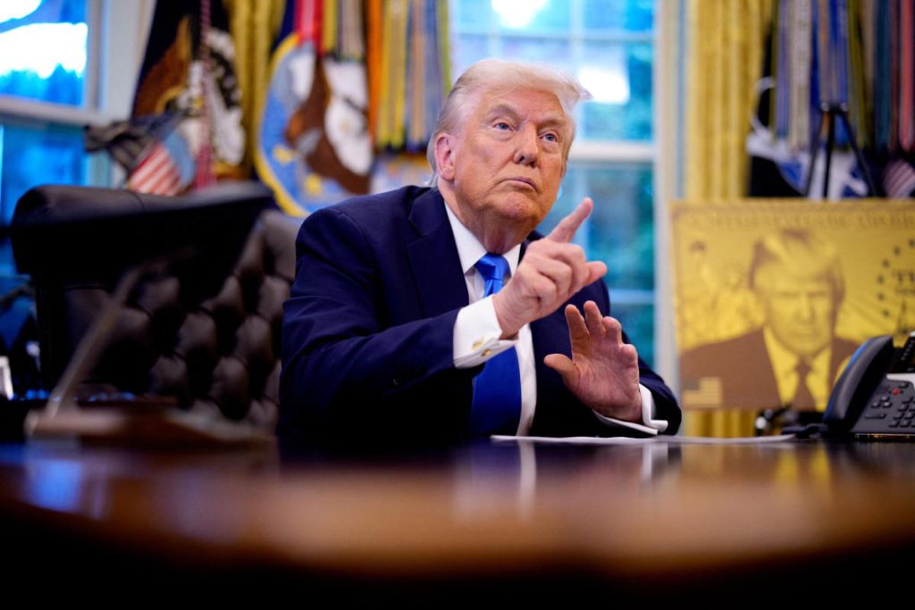 Afp 20250919 2235795862 V1 Midres Presidenttrumpsignsexecutiveorderatthewhiteho 1