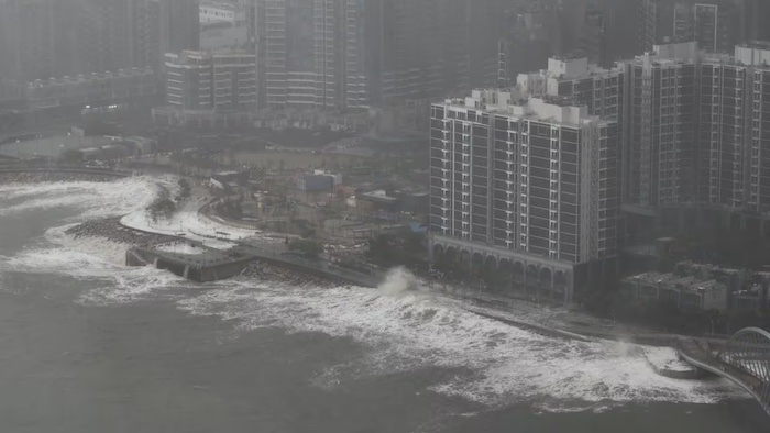 Vietnam Shuts Airports Evacuates Thousands As Typhoon Bualoi Nears Landfall