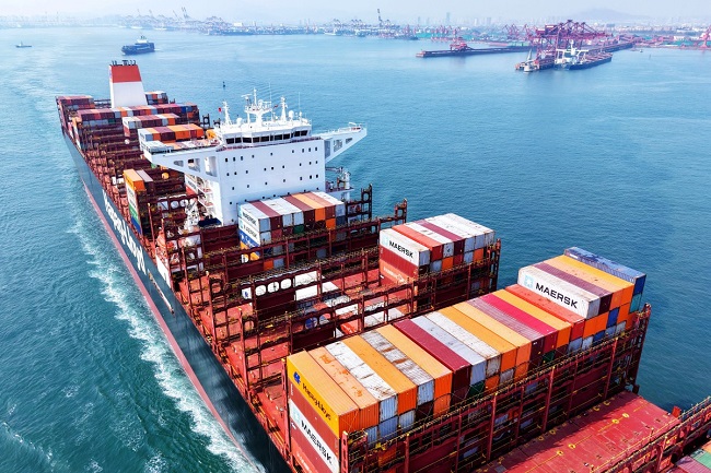 Container Ship Leaves The Port In Qingdao In China Topshotchinaeconomytrade 2