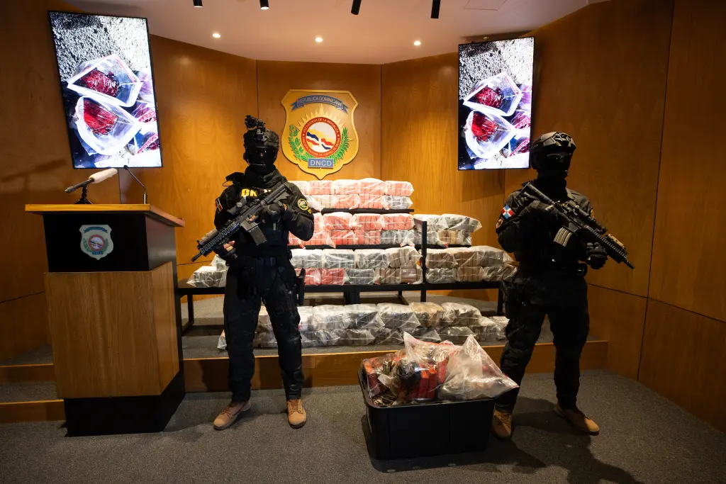 Guard Packages Suspected Cocaine Board 111877102 1758531585