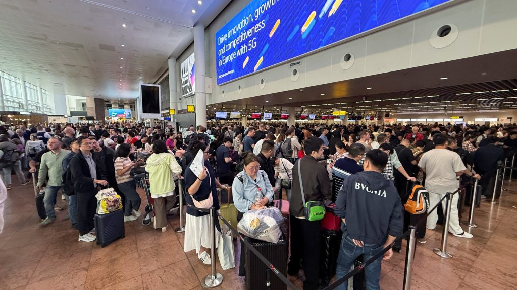 Travellers Wait Brussels Airport Cyberattack 1025212549
