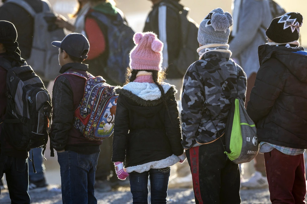 251003 Arizona Immigrant Children Await Transport 2023 Ac 1057P 23496F 1759582446