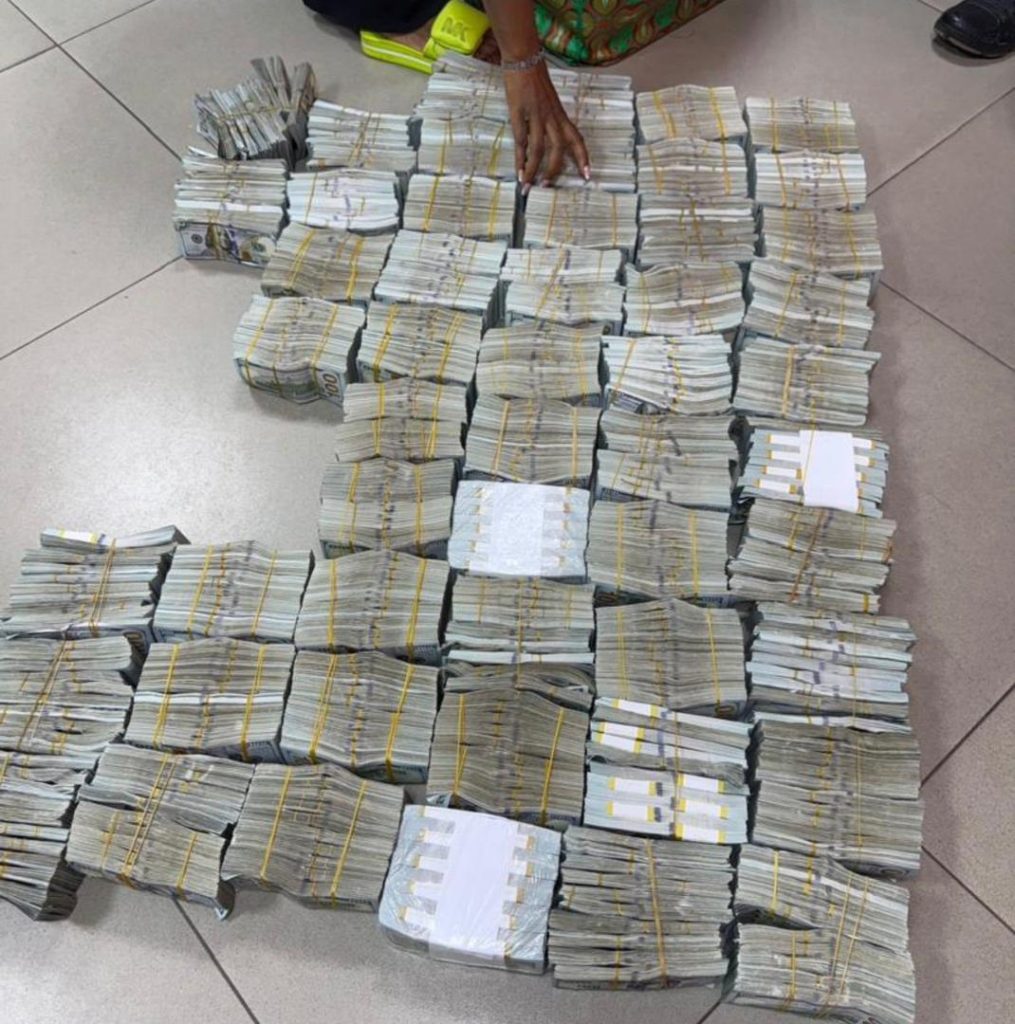 Foreign Currency Found With Passengers At Lagos Airport