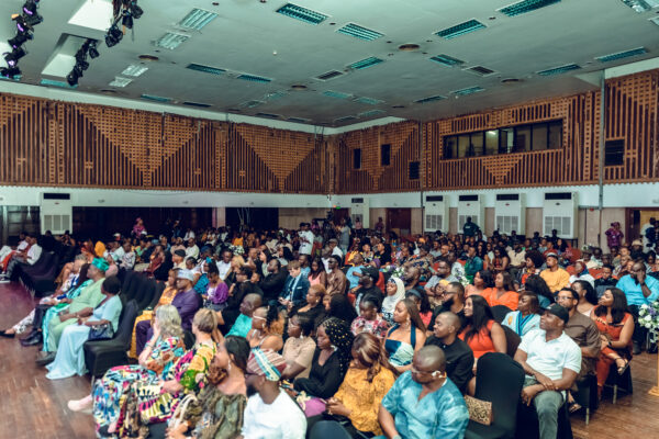 Gnc Crowd 3 600X400 1