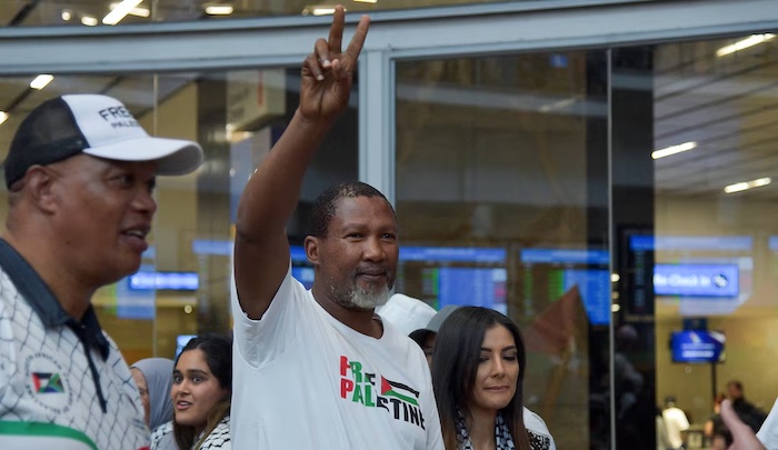 Mandelas Grandson Returns To South Africa After Detention Deportation By Israel
