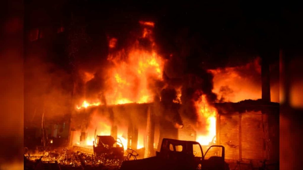 Massive Fire Engulfs Chemical Factory In Bangladesh 91