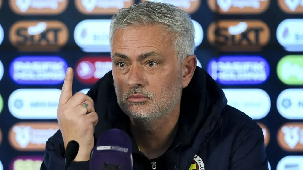 Mourinho Fenerbahce 6838895