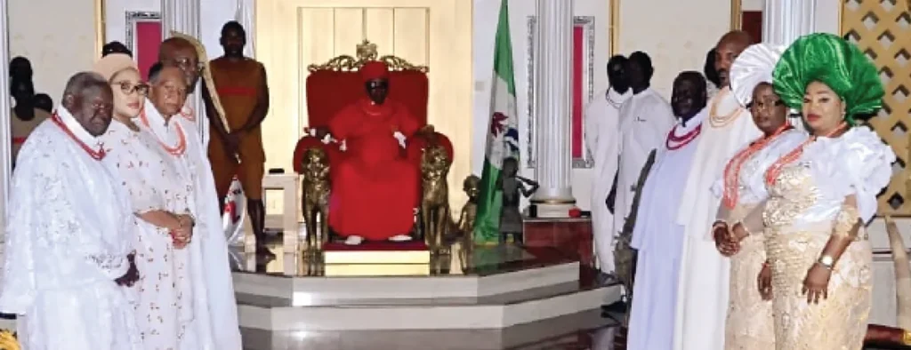 Mrs Folasade Tinubu Ojo Her Entoruage And Benin Chiefs With The Oba Of Benin