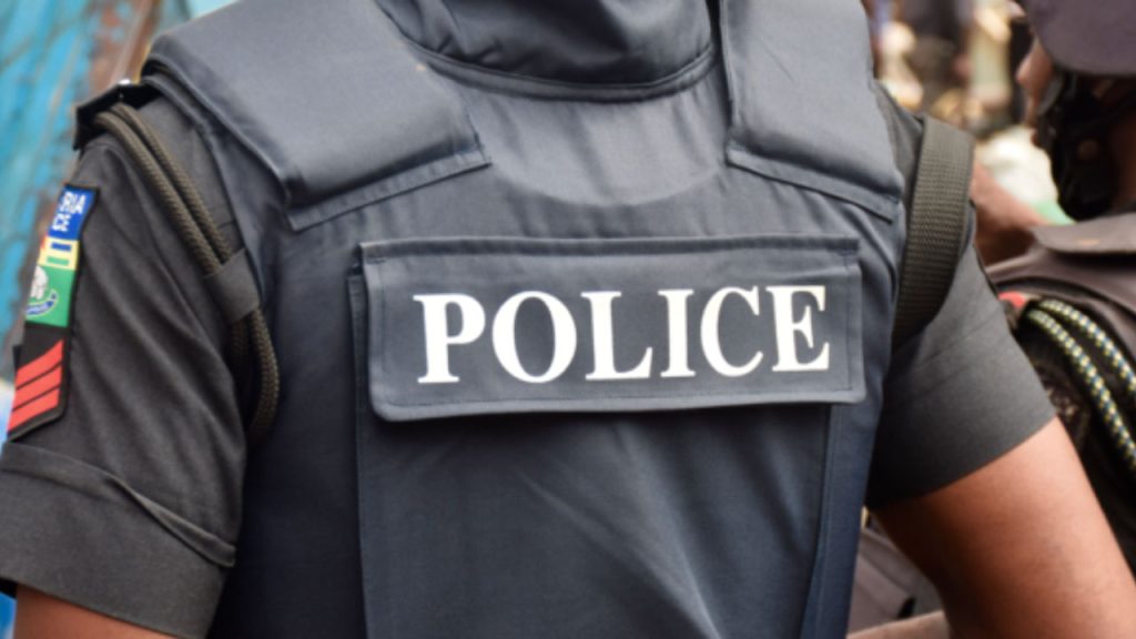 Nigerian Police With Rifle Thecable0 E1638223533511 1280X720 Copy
