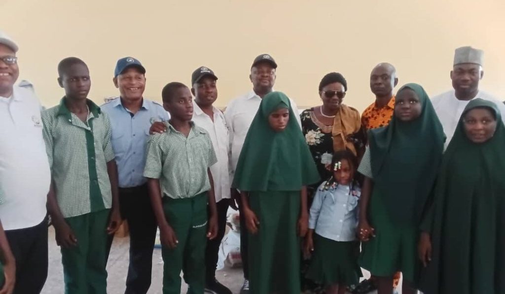 The Anan Delegation In A Group Photograph With Some Visually Impaired Students And School Officials 1080X630 1
