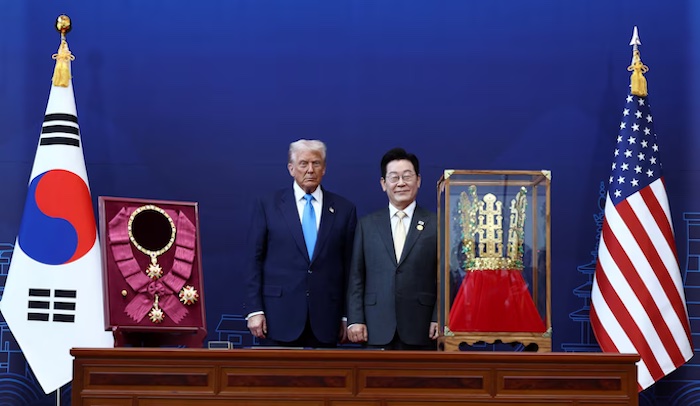 Trump Receives South Koreas Highest Honour Grand Order Of Mugunghwa For Role As E28098Peacemaker Trump Receives South Koreas Highest Honour Grand Order Of Mugunghwa For Role As E28098Peacemaker
