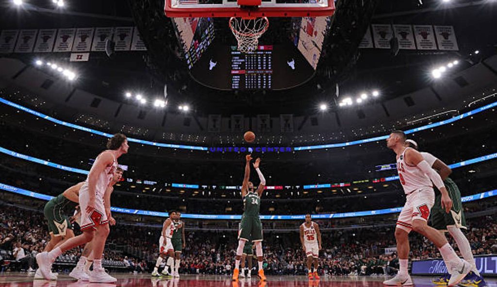 Chicago Il Giannis Antetokounmpo Of The Milwaukee Bucks Shoots A Foul Shot During The Second
