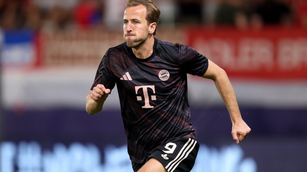 Harry Kane Bayern Munich Warms 1027816381