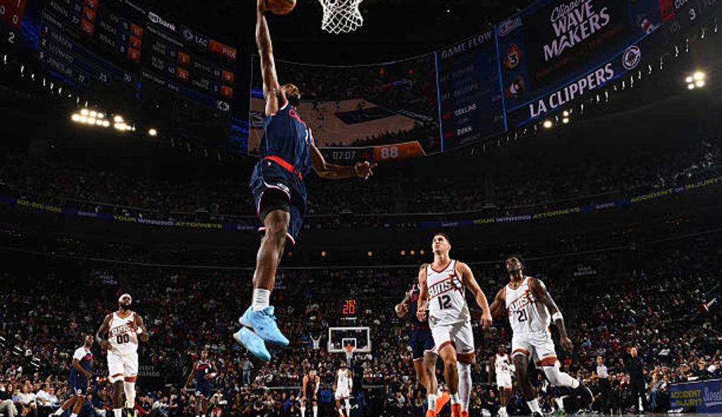 Inglewood Ca Kawhi Leonard Of The La Clippers Drives To The Basket During The Game Against Inglewood Ca Kawhi Leonard Of The La Clippers Drives To The Basket During The Game Against