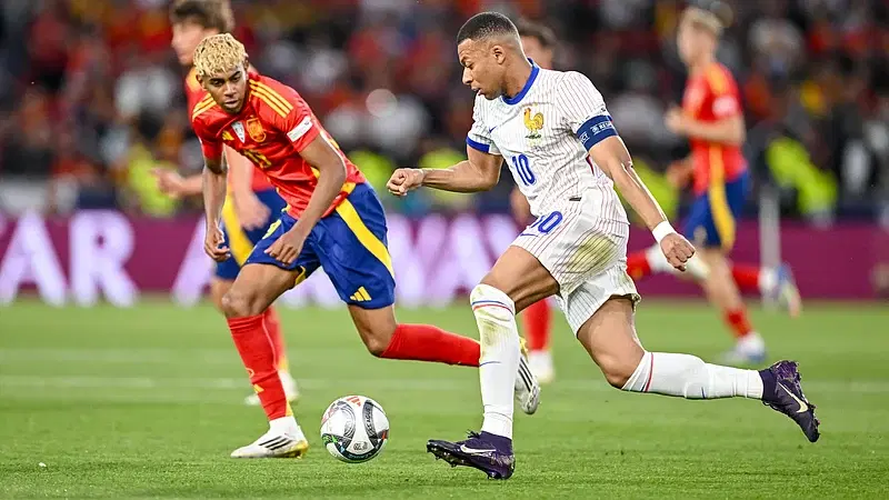 Lamine Yamal And Kylian Mbappe Jda83Itnoyku10Eu1H9Brnbw1