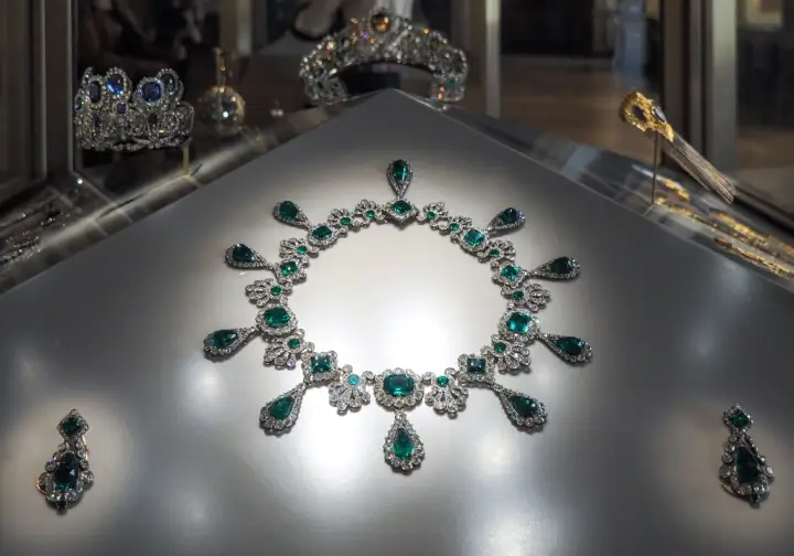 Louvre Jewellery Heist 1761120857