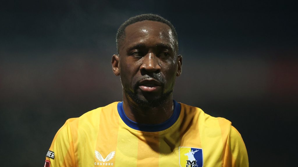 Lucas Akins Mansfield Town Looks 977408166