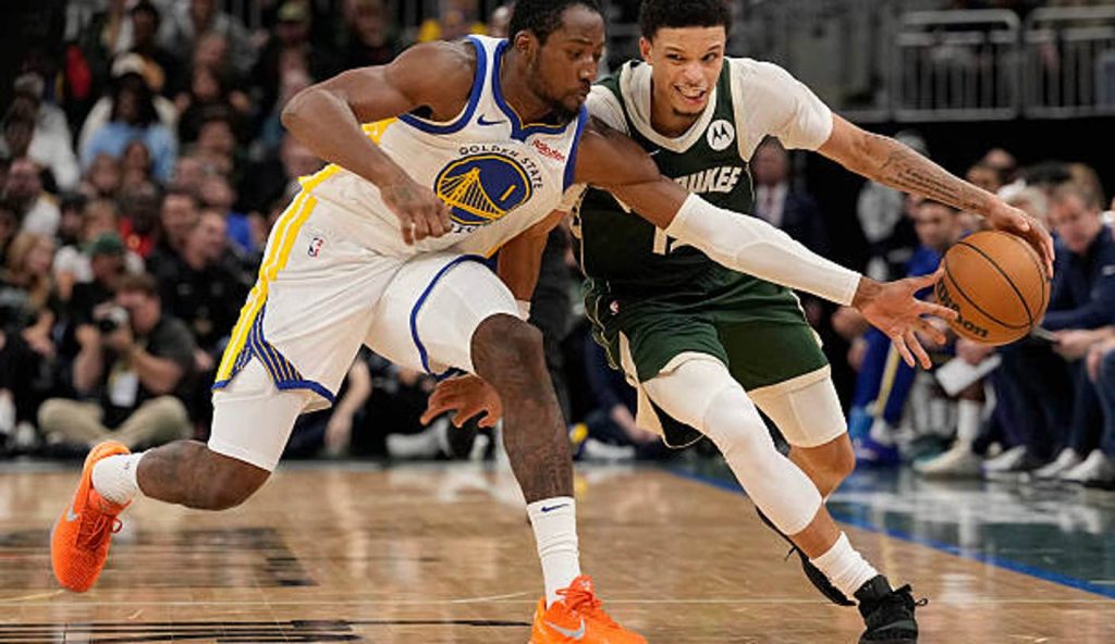 Milwaukee Wisconsin Ryan Rollins Of The Milwaukee Bucks Dribbles The Ball Against Jonathan