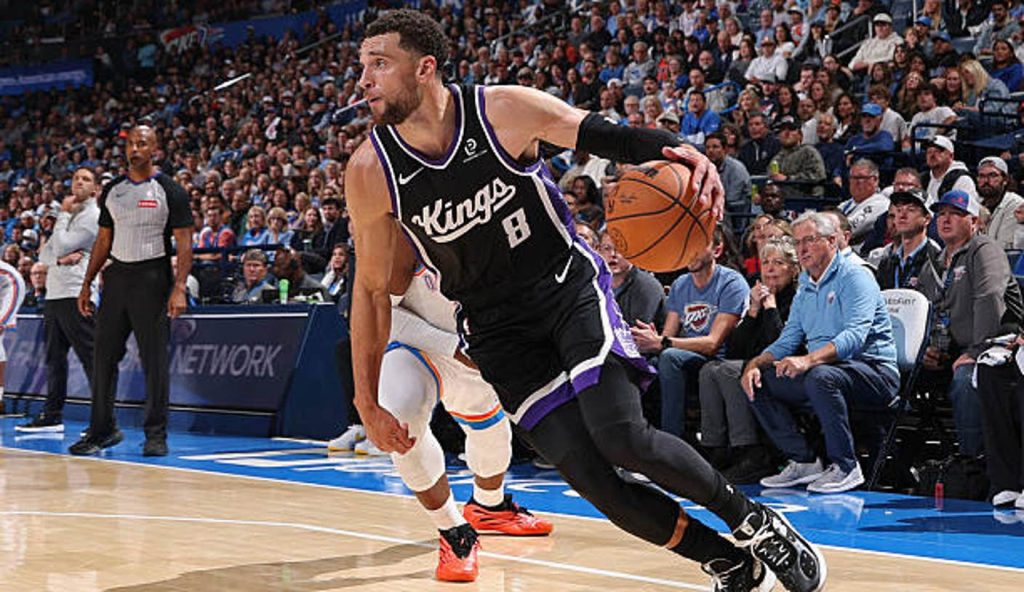 Oklahoma City Ok Zach Lavine Of The Sacramento Kings Drives To The Basket During The Game