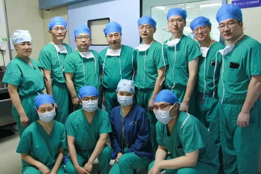 Surgeons Who Perform Worlds First Pig To Human Liver Transplant
