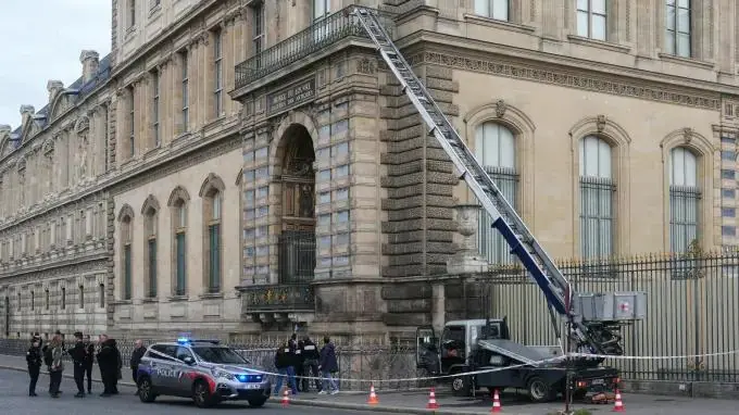 Suspects In Connection With The Theft Of Frances Crown Jewels From The Louvre Museum Suspects In Connection With The Theft Of Frances Crown Jewels From The Louvre Museum