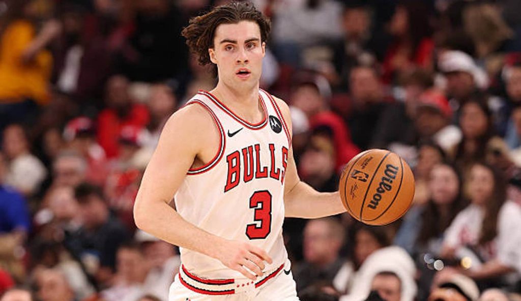 Chicago Illinois Josh Giddey Of The Chicago Bulls Dribbles Up The Court Against The