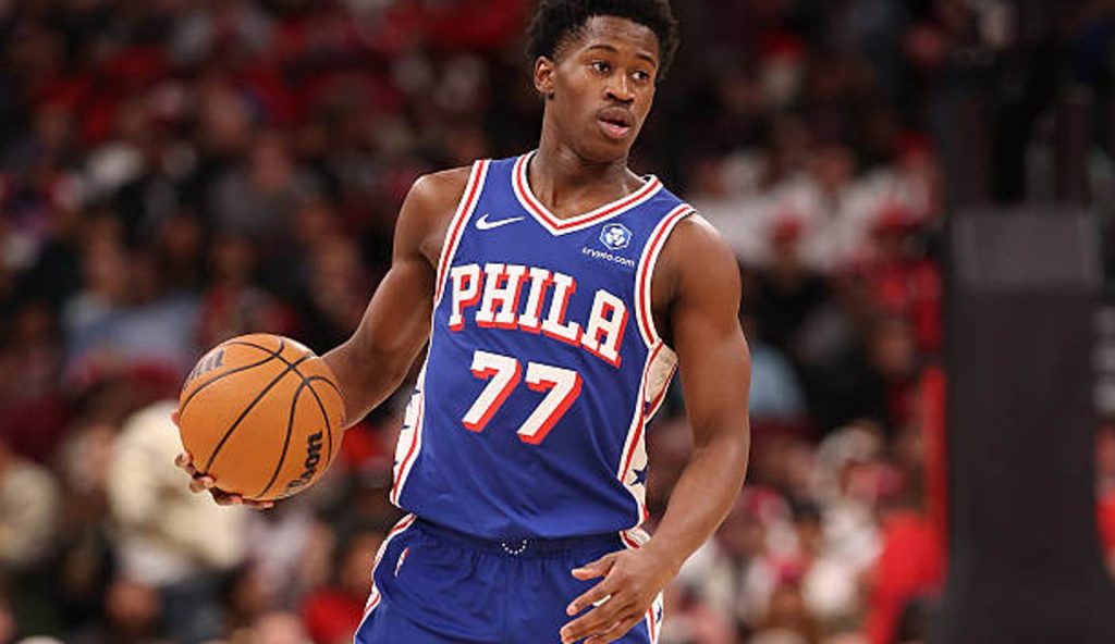 Chicago Illinois Vj Edgecombe Of The Philadelphia 76Ers Dribbles Up The Court Against The