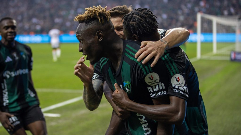 Crop 3732656 Crop 3732656