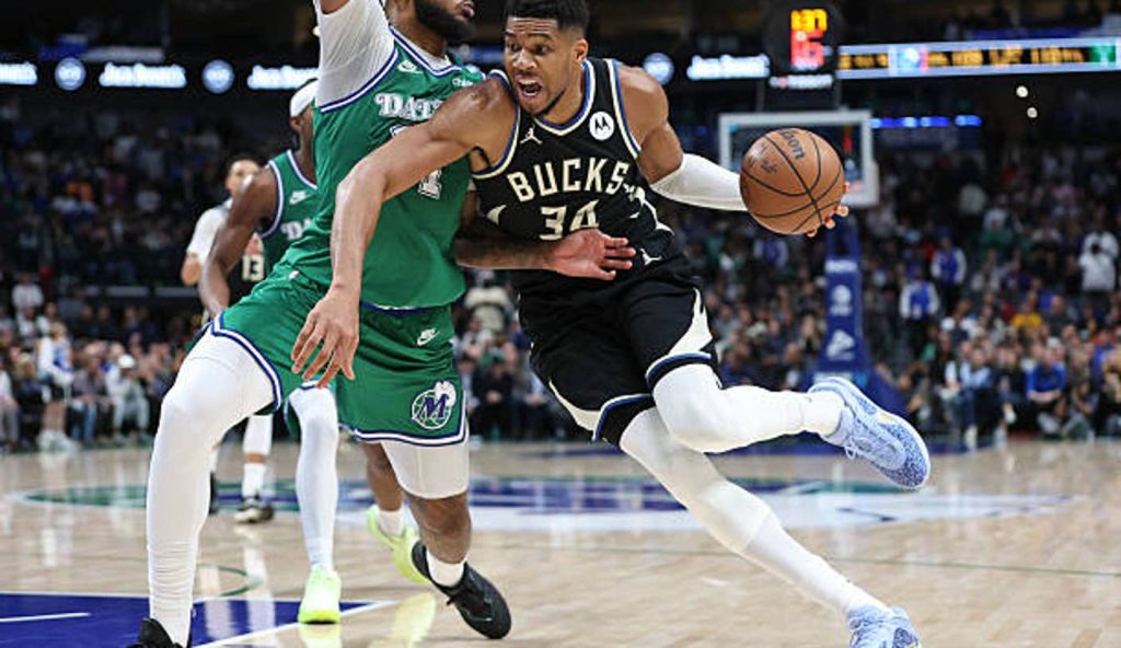 Dallas Tx Giannis Antetokounmpo Of The Milwaukee Bucks Drives To The Basket During The Game