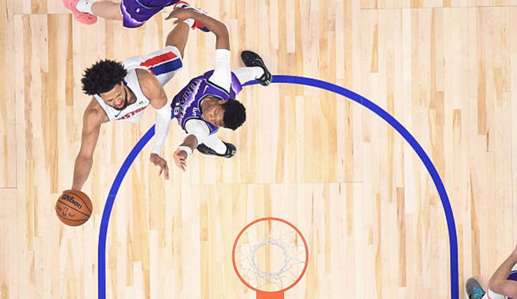 Detroit Mi Cade Cunningham Of The Detroit Pistons Drives To The Basket During The Game