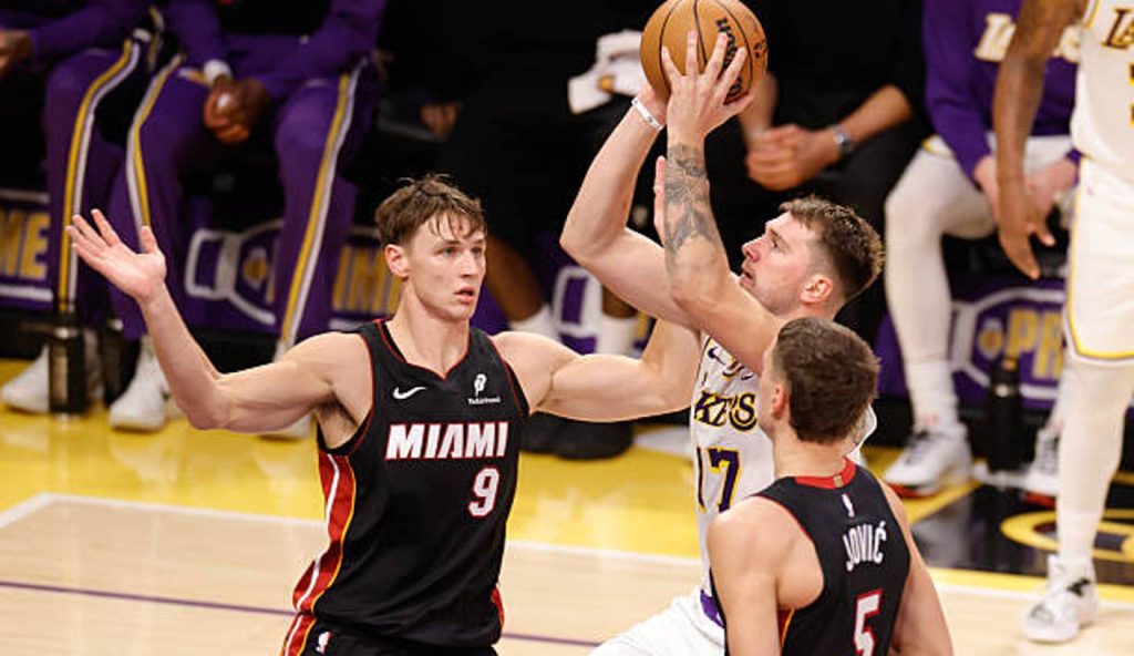Los Angeles Ca Los Angeles Lakers Forward Guard Luka Doncic Drives To The Basket During The Los Angeles Ca Los Angeles Lakers Forward Guard Luka Doncic Drives To The Basket During The