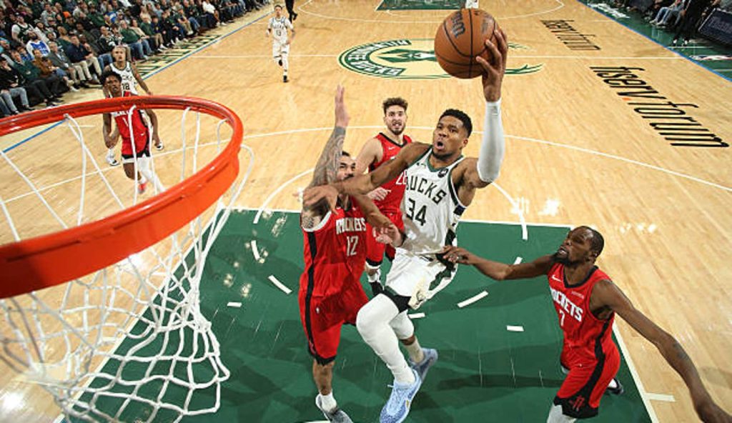 Milwaukee Wi Giannis Antetokounmpo Of The Milwaukee Bucks Drives To The Basket During The